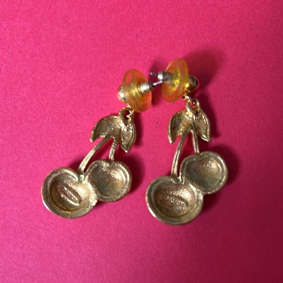 Avon Cherry earrings - Picture 2 of 3